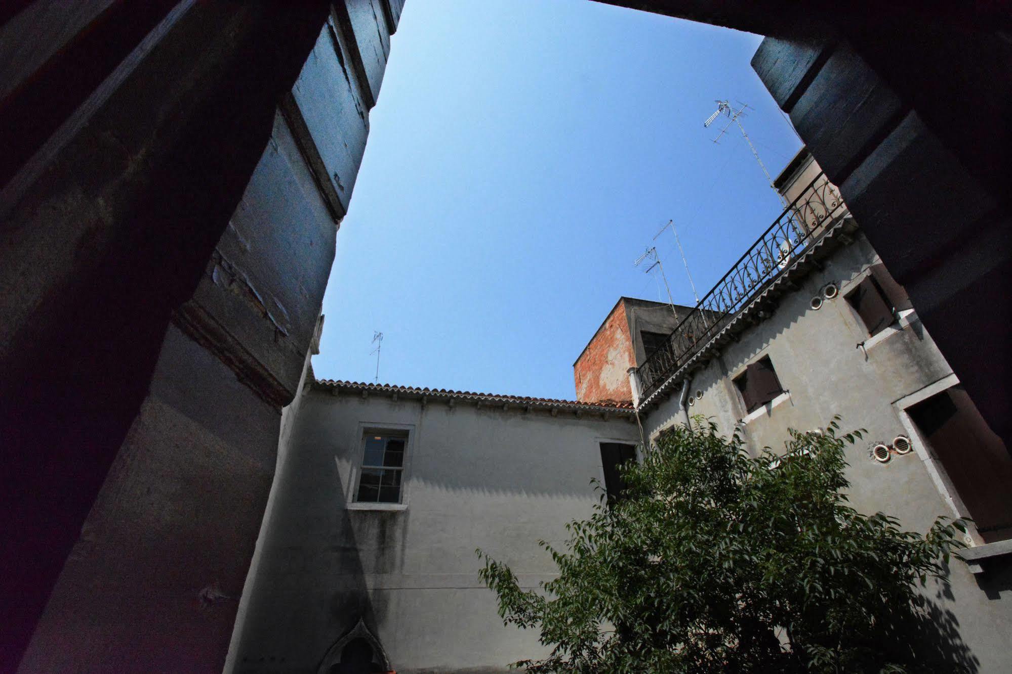 Ve.N.I.Ce. Cera Palazzo Grimani Apartment เวนิส ภายนอก รูปภาพ