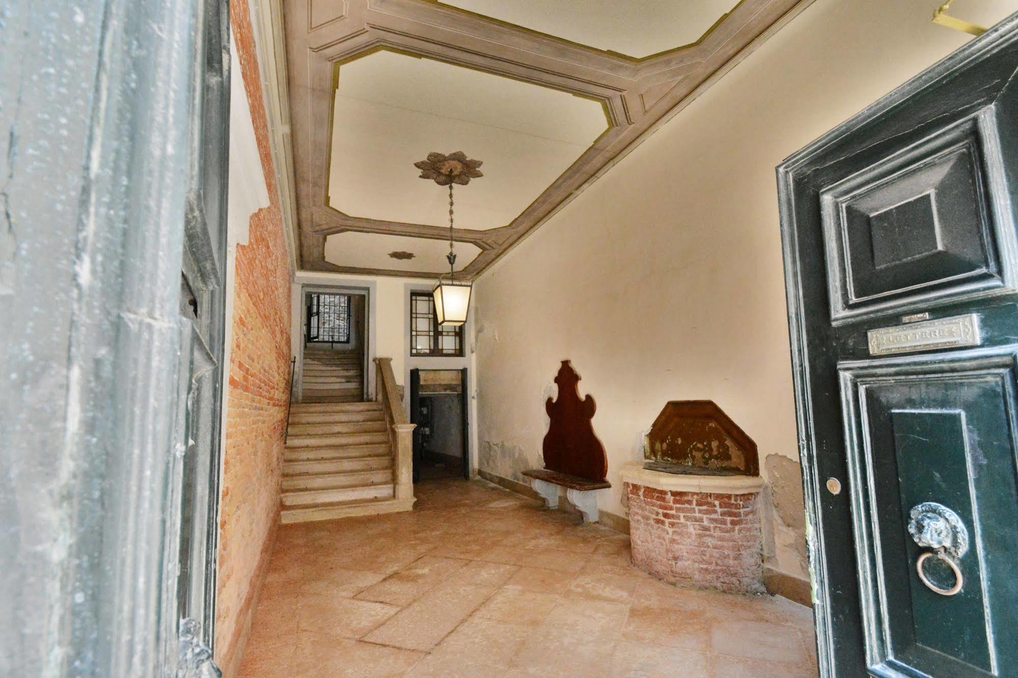 Ve.N.I.Ce. Cera Palazzo Grimani Apartment เวนิส ภายนอก รูปภาพ